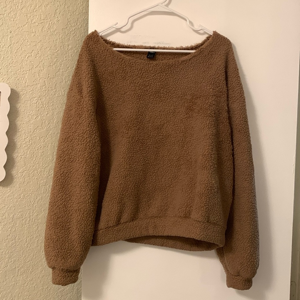 shein brown fuzzy sweatshirt with raw hem size medium